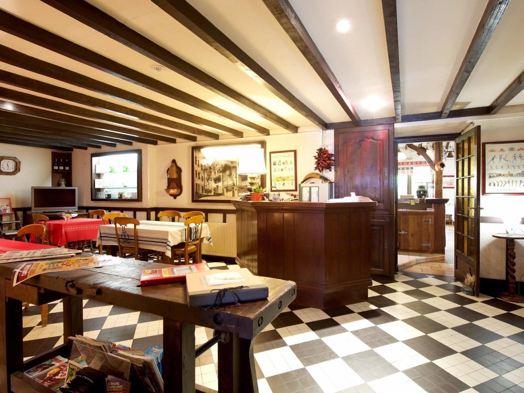 Auberge Chez Tante Ursule Cambo-les-Bains Ngoại thất bức ảnh
