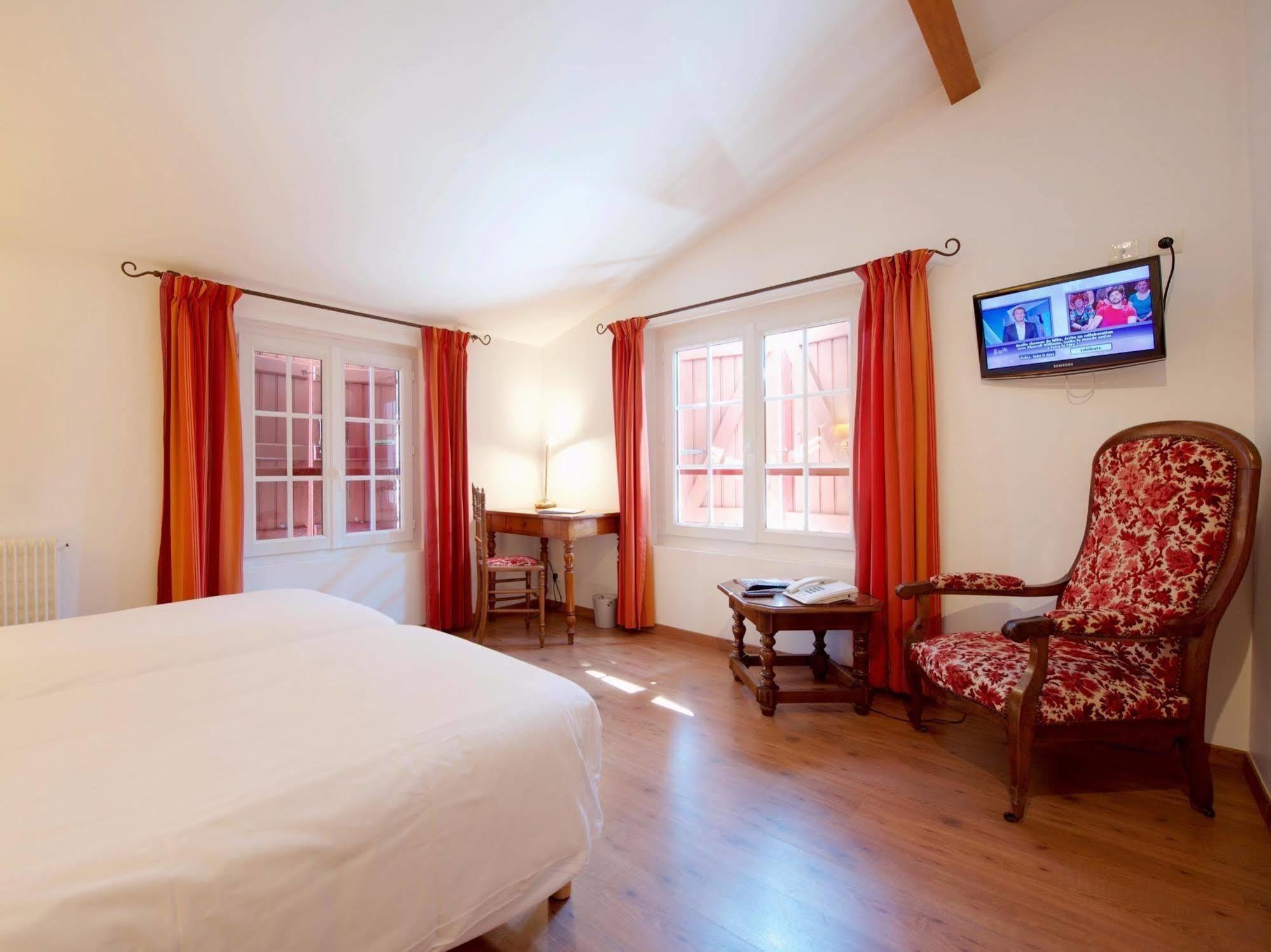 Auberge Chez Tante Ursule Cambo-les-Bains Ngoại thất bức ảnh