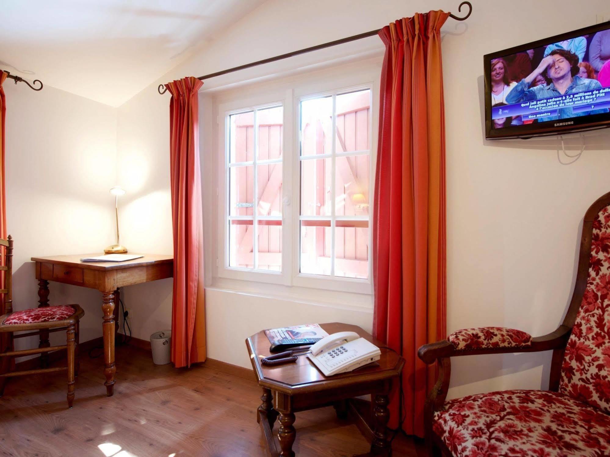 Auberge Chez Tante Ursule Cambo-les-Bains Ngoại thất bức ảnh
