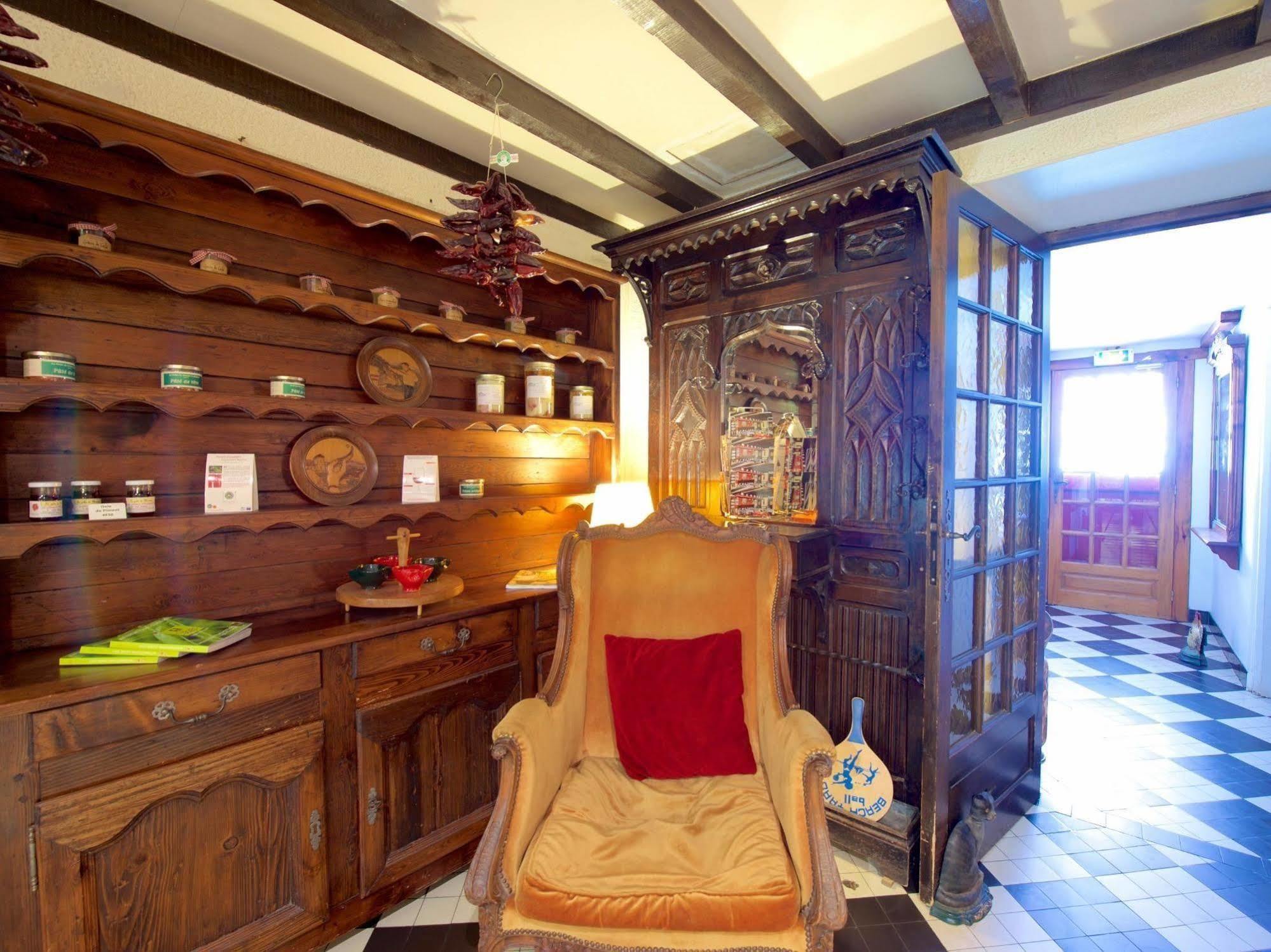 Auberge Chez Tante Ursule Cambo-les-Bains Ngoại thất bức ảnh